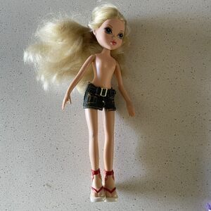 Moxie girls 2009 Avery doll blonde hair blue eyes shoes skirt no top